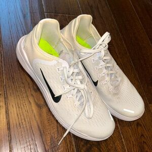 Nike Mens White Athletic Shoes, size 10